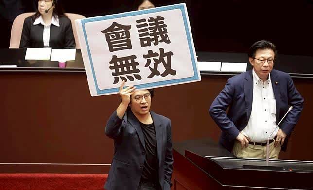 开会2小时,问题还在原地?你的沟通真的有效吗?
